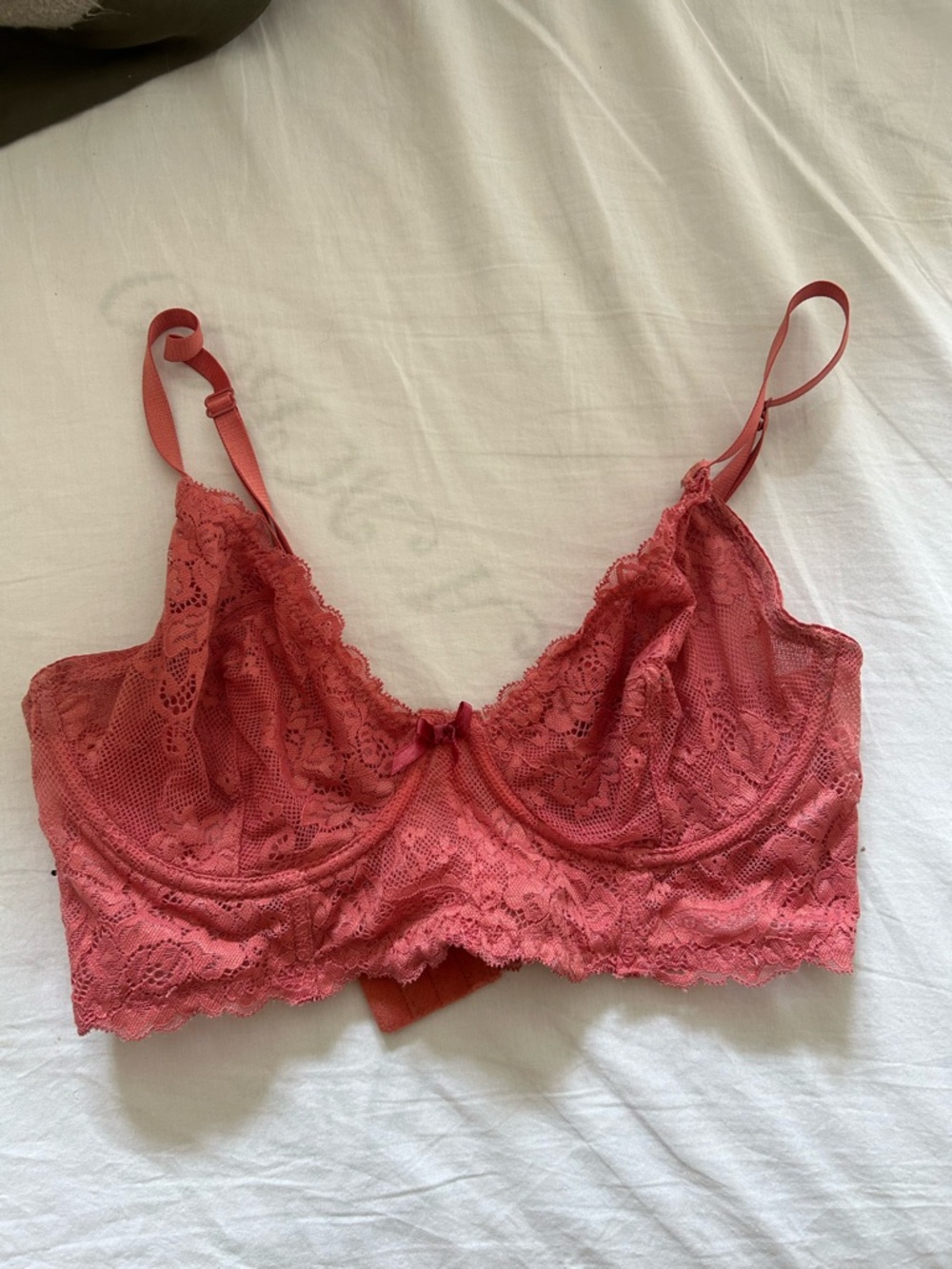 ☀️3/$25 Marilyn Monroe coral bralette 34c lace